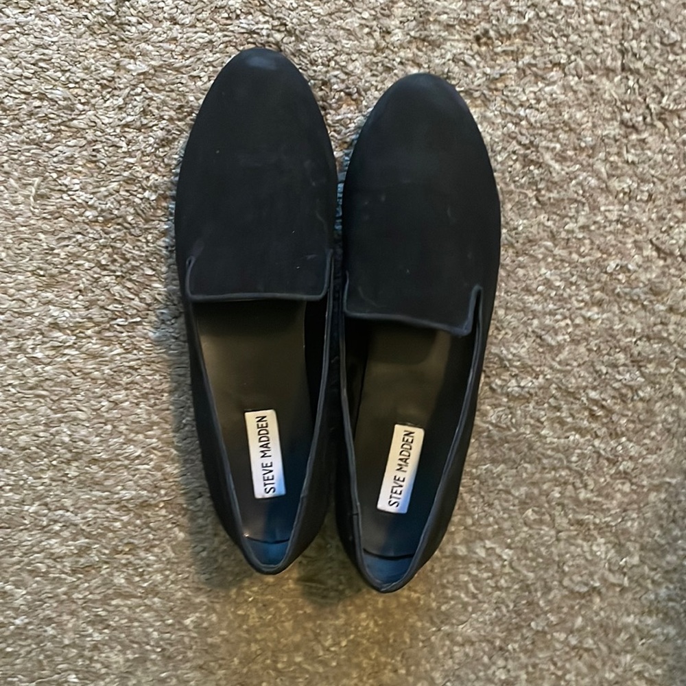 Slightly worn Steve Madden smile loafer black
